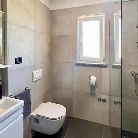 3 Bedroom Gorgeous In * Liznjan