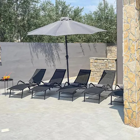 3 Bedroom Gorgeous In Holiday home Liznjan