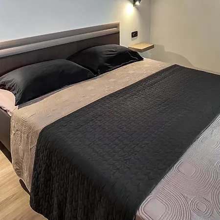 Holiday home 3 Bedroom Gorgeous In Liznjan