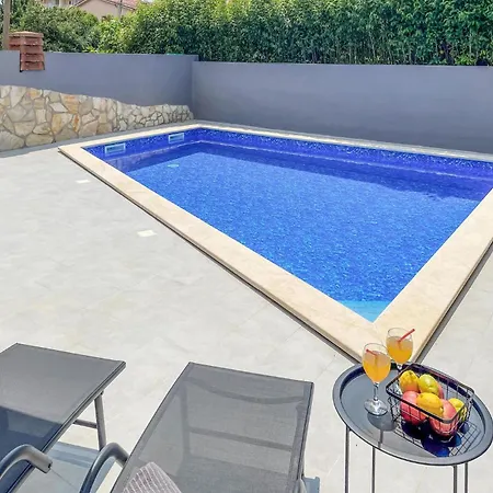 3 Bedroom Gorgeous In Liznjan